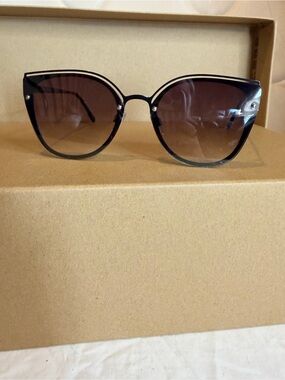 Tahari Black Cat-Eye Sunglasses with Gradient Brown Lenses